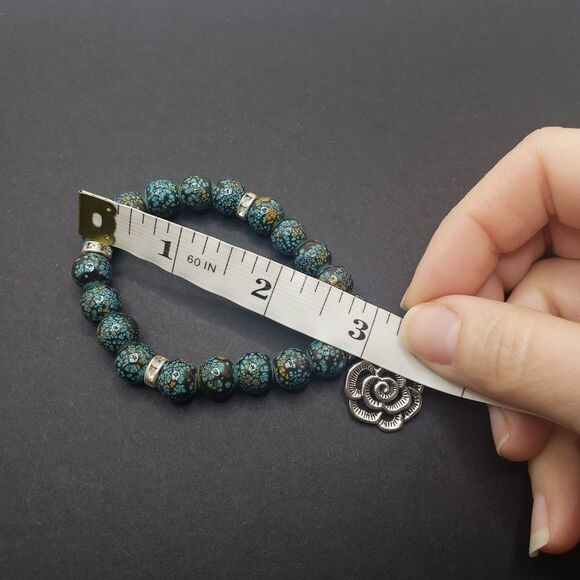TURQUOISE Beaded stone Stretch Bracelet with Flower Charm - Picture 5 of 5